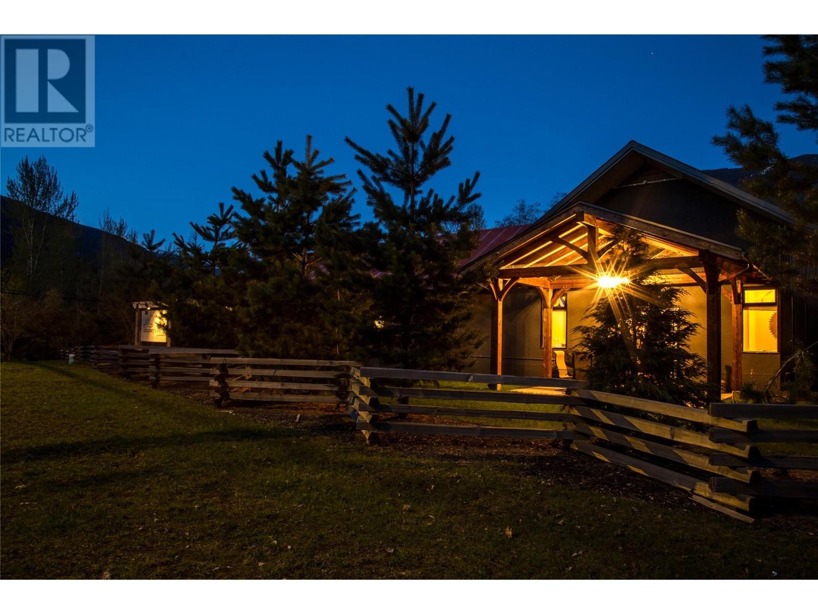 1502 Mountain View Drive, Revelstoke, British Columbia  V0E 2S1 - Photo 8 - 10330166