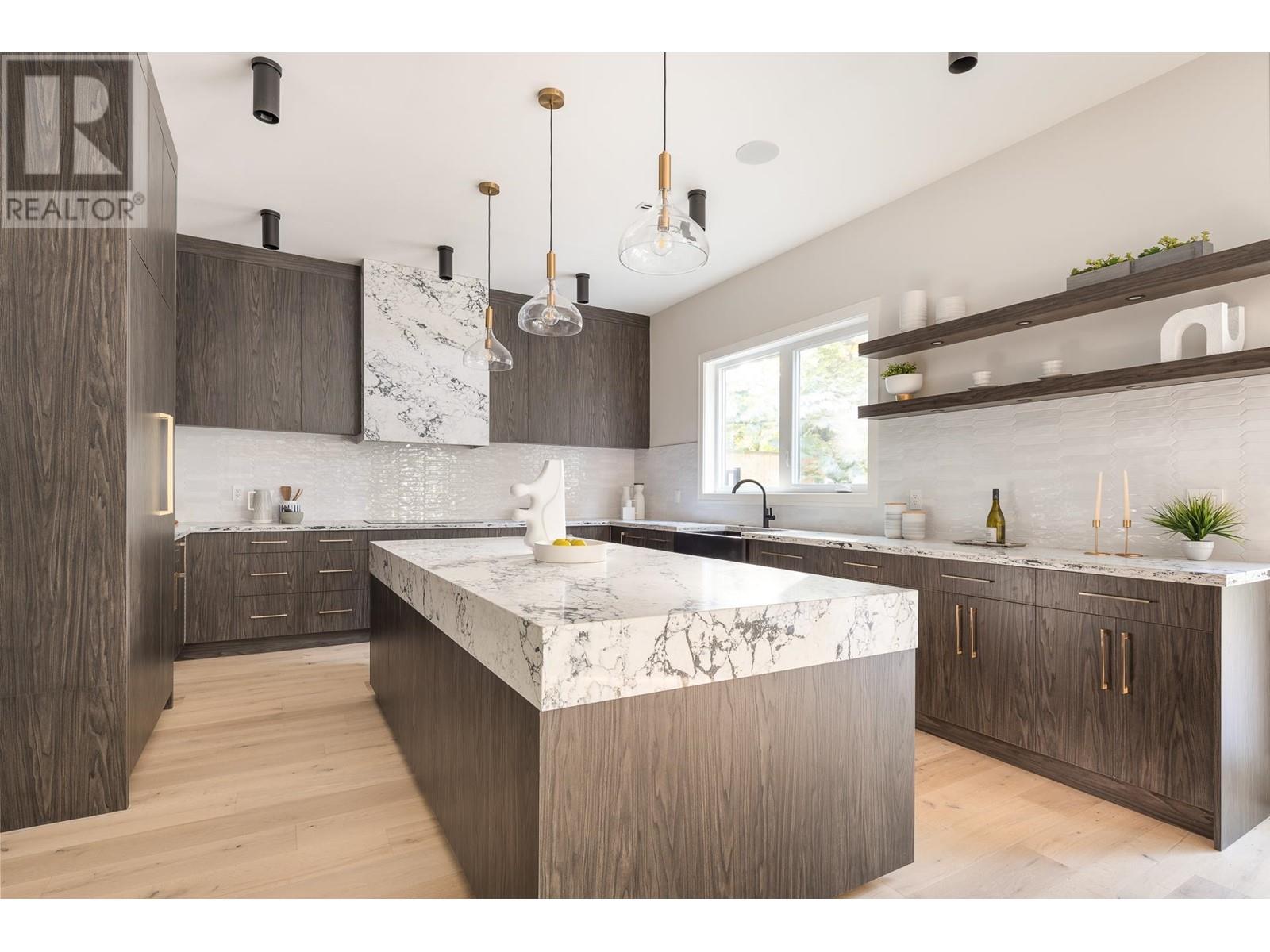 936 Poirier Street, Coquitlam, British Columbia  V3J 6C4 - Photo 3 - R2951105