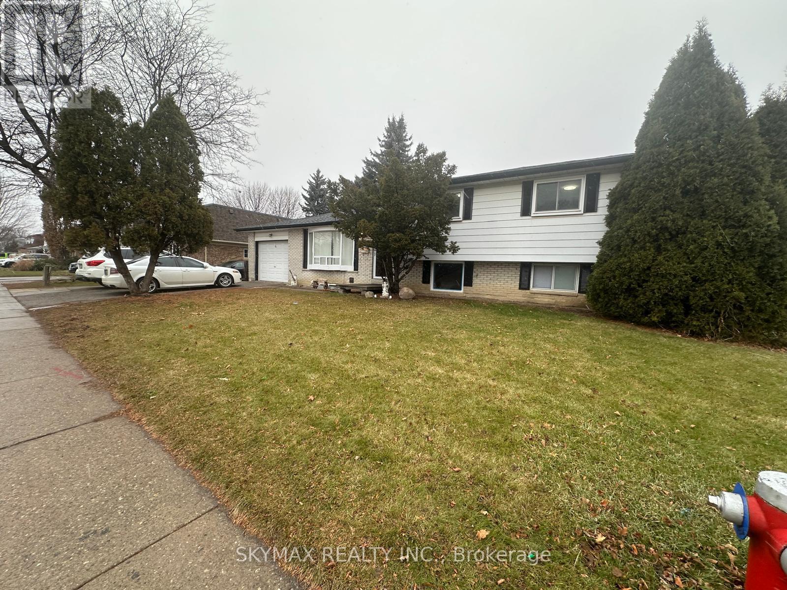 218 Mcmurchy Avenue S, Brampton, Ontario  L6Y 1Z3 - Photo 1 - W11897509