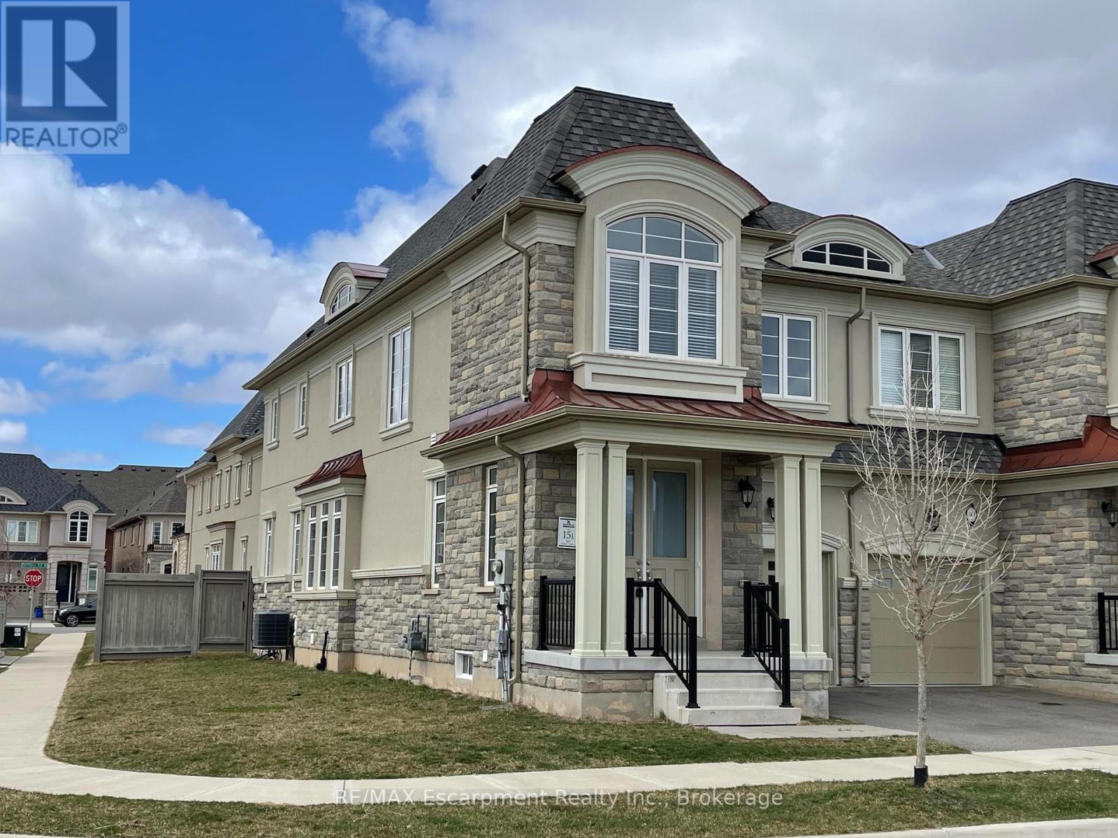 563 STREAM CRESCENT, Oakville, Ontario
