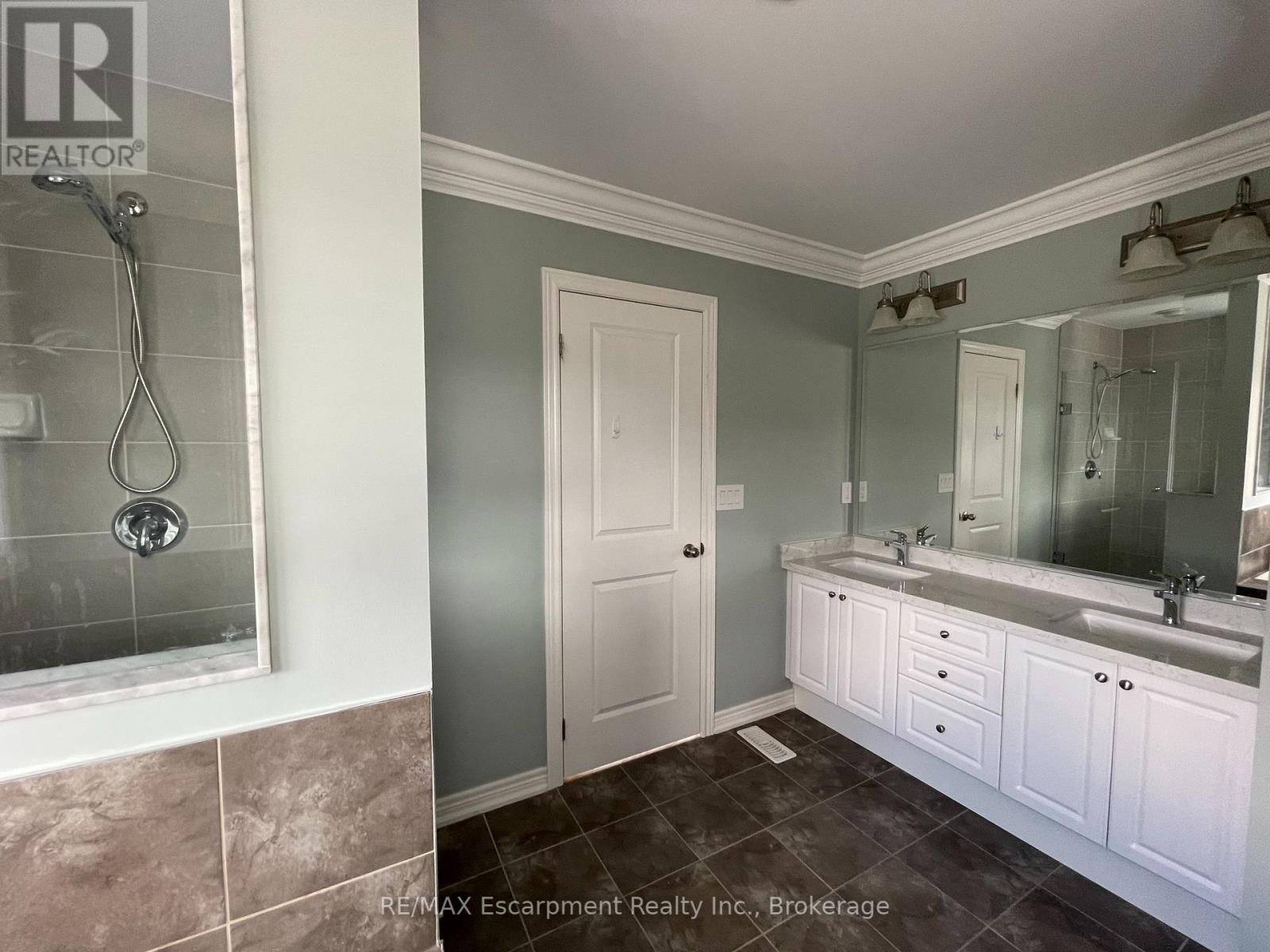 563 Stream Crescent, Oakville, Ontario  L6M 1N7 - Photo 17 - W10404935