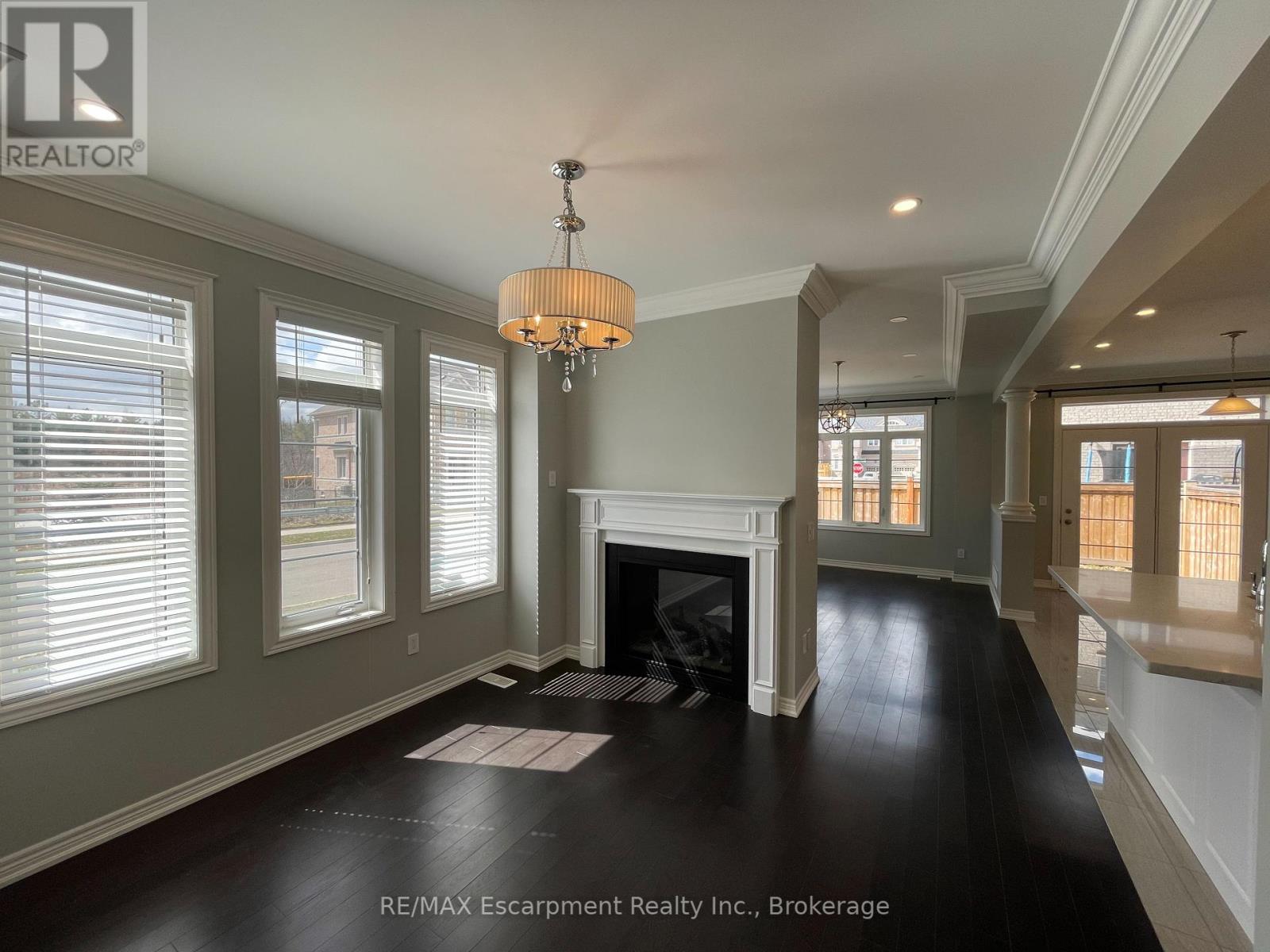 563 Stream Crescent, Oakville, Ontario  L6M 1N7 - Photo 5 - W10404935