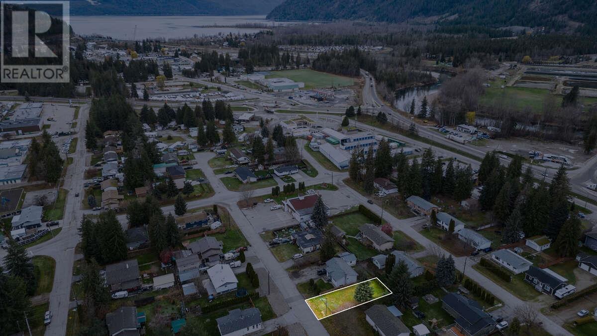 712 Conn Street, Sicamous, British Columbia  V0E 2V0 - Photo 10 - 10330649