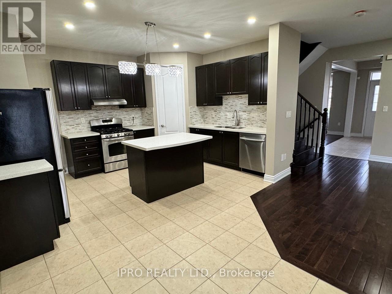 14 Dublin Road, Brampton, Ontario  L7A 0T6 - Photo 3 - W11897579