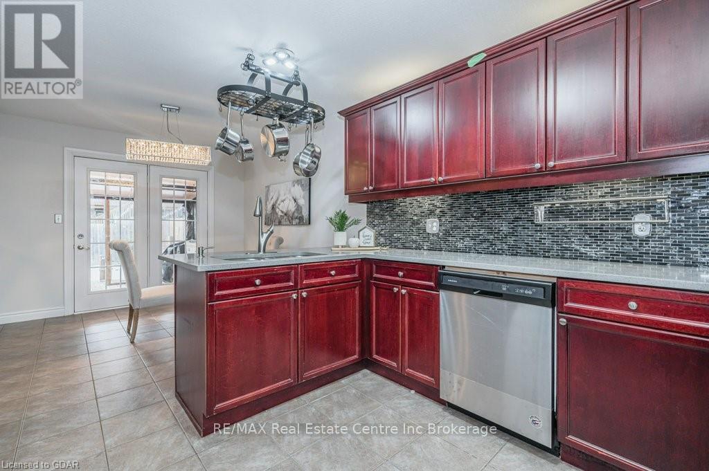 12 Norton Drive, Guelph, Ontario  N1E 7L1 - Photo 11 - X10876193
