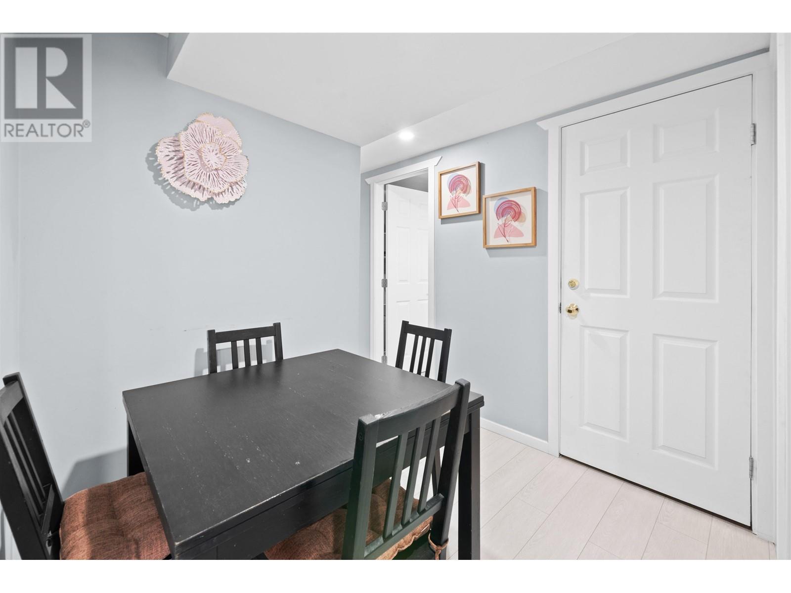 Listing Picture 11 of 33 : 3625 MONMOUTH AVENUE, Vancouver / 溫哥華 - 魯藝地產 Yvonne Lu Group - MLS Medallion Club Member