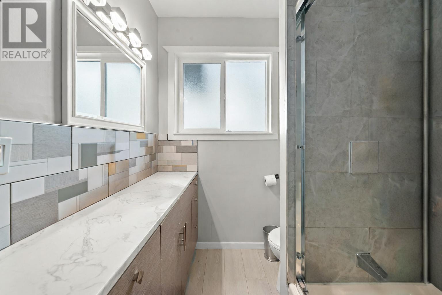 Listing Picture 17 of 33 : 3625 MONMOUTH AVENUE, Vancouver / 溫哥華 - 魯藝地產 Yvonne Lu Group - MLS Medallion Club Member