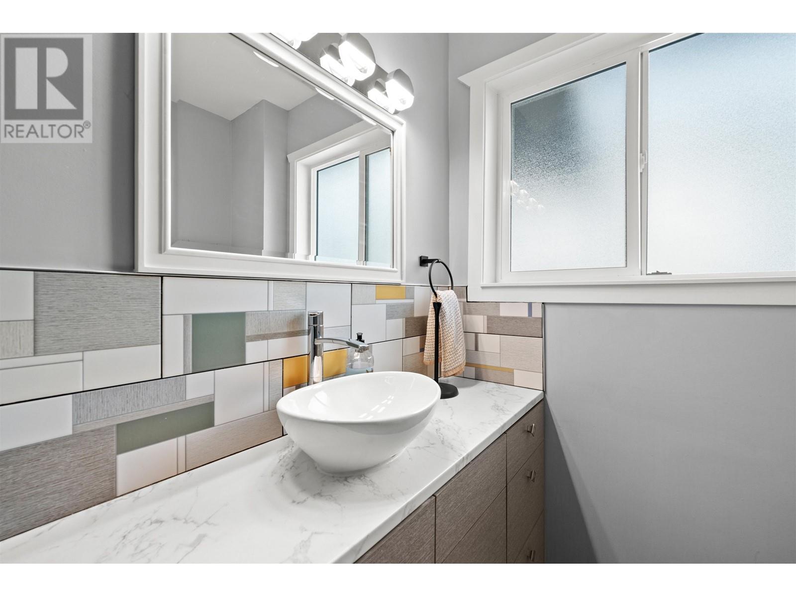 Listing Picture 18 of 33 : 3625 MONMOUTH AVENUE, Vancouver / 溫哥華 - 魯藝地產 Yvonne Lu Group - MLS Medallion Club Member