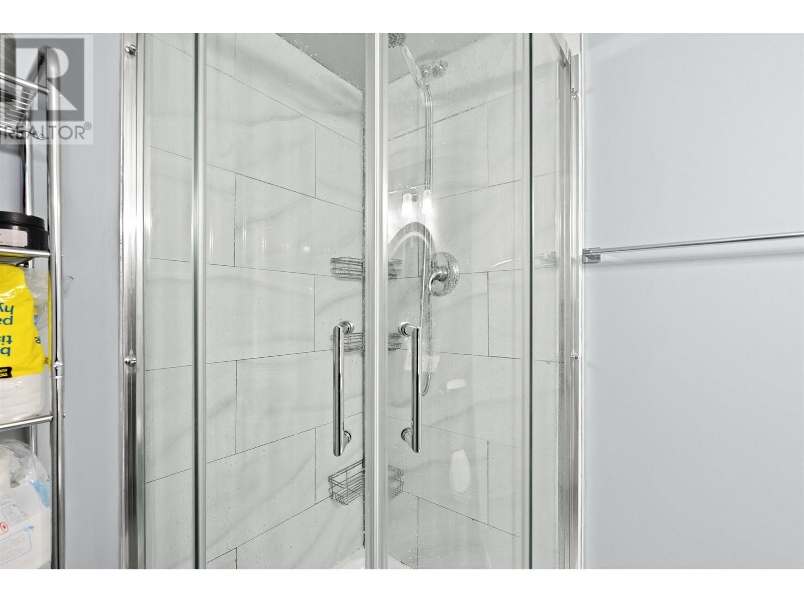 Listing Picture 19 of 33 : 3625 MONMOUTH AVENUE, Vancouver / 溫哥華 - 魯藝地產 Yvonne Lu Group - MLS Medallion Club Member