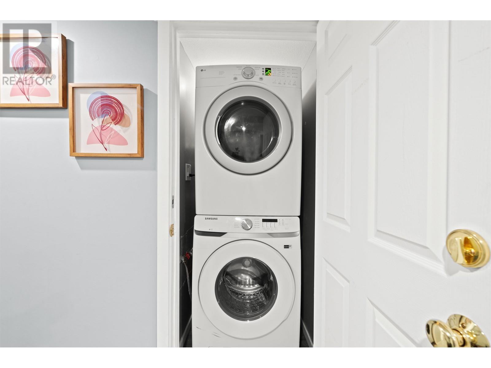 Listing Picture 21 of 33 : 3625 MONMOUTH AVENUE, Vancouver / 溫哥華 - 魯藝地產 Yvonne Lu Group - MLS Medallion Club Member