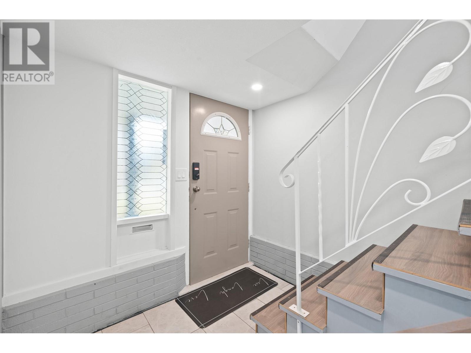 Listing Picture 22 of 33 : 3625 MONMOUTH AVENUE, Vancouver / 溫哥華 - 魯藝地產 Yvonne Lu Group - MLS Medallion Club Member