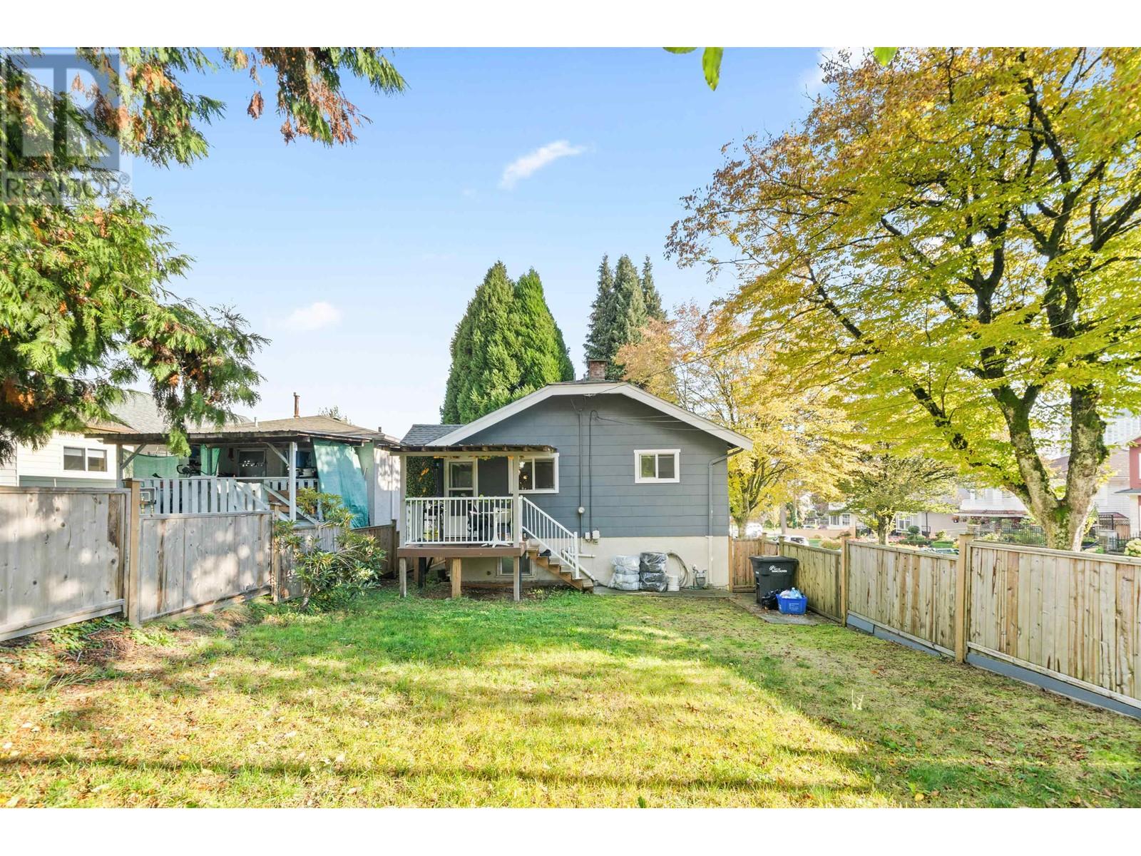 Listing Picture 31 of 33 : 3625 MONMOUTH AVENUE, Vancouver / 溫哥華 - 魯藝地產 Yvonne Lu Group - MLS Medallion Club Member