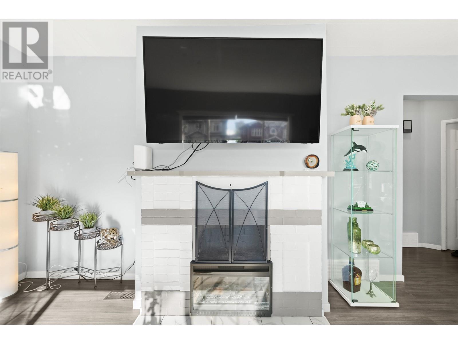 Listing Picture 5 of 33 : 3625 MONMOUTH AVENUE, Vancouver / 溫哥華 - 魯藝地產 Yvonne Lu Group - MLS Medallion Club Member