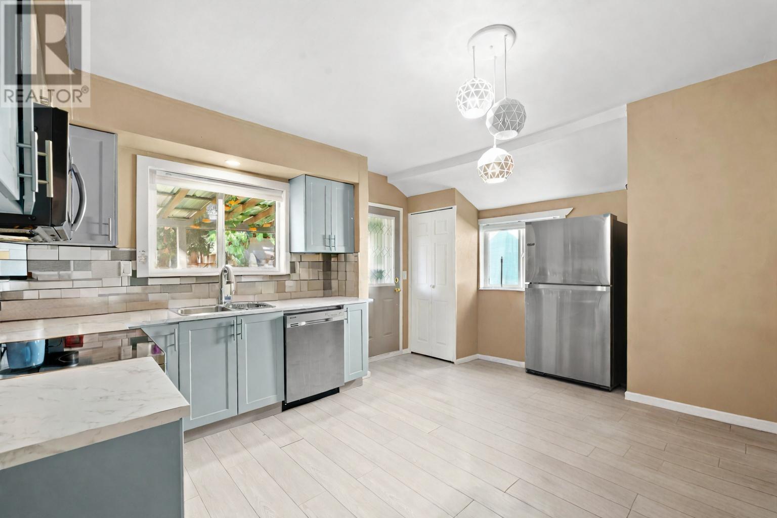 Listing Picture 6 of 33 : 3625 MONMOUTH AVENUE, Vancouver / 溫哥華 - 魯藝地產 Yvonne Lu Group - MLS Medallion Club Member