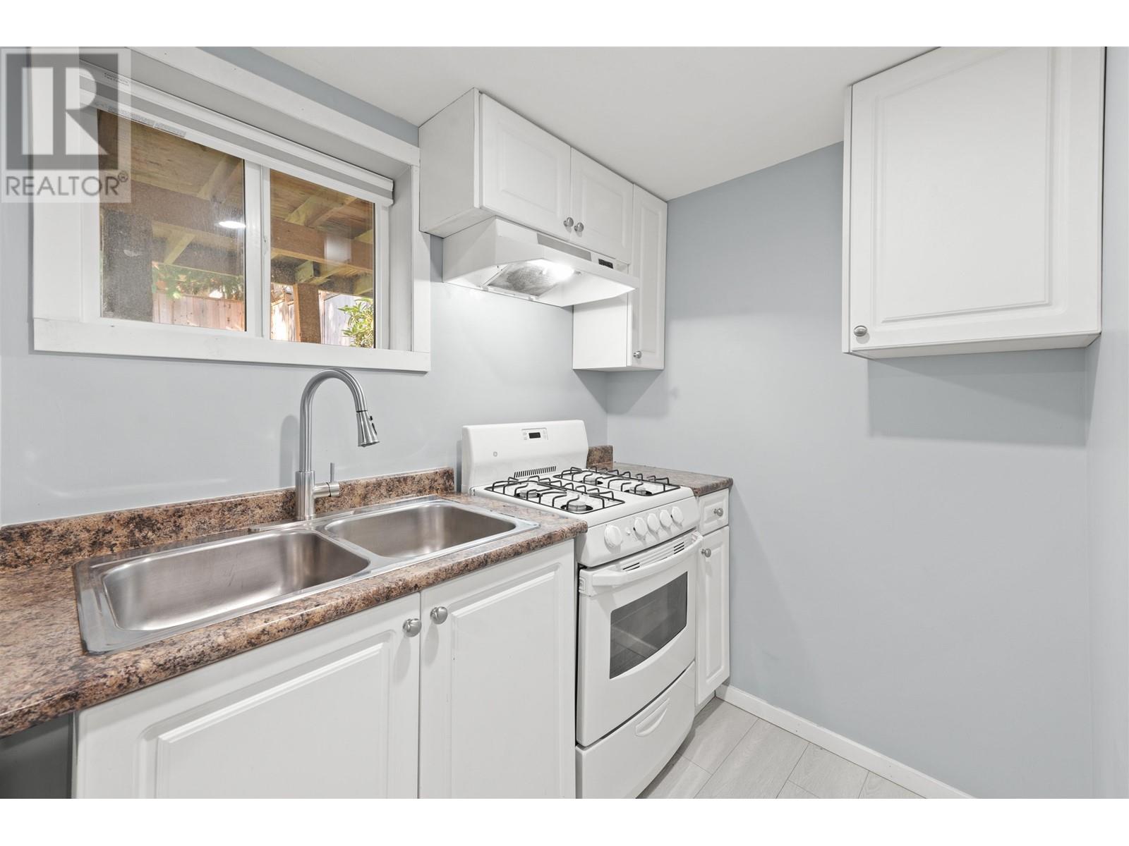 Listing Picture 9 of 33 : 3625 MONMOUTH AVENUE, Vancouver / 溫哥華 - 魯藝地產 Yvonne Lu Group - MLS Medallion Club Member