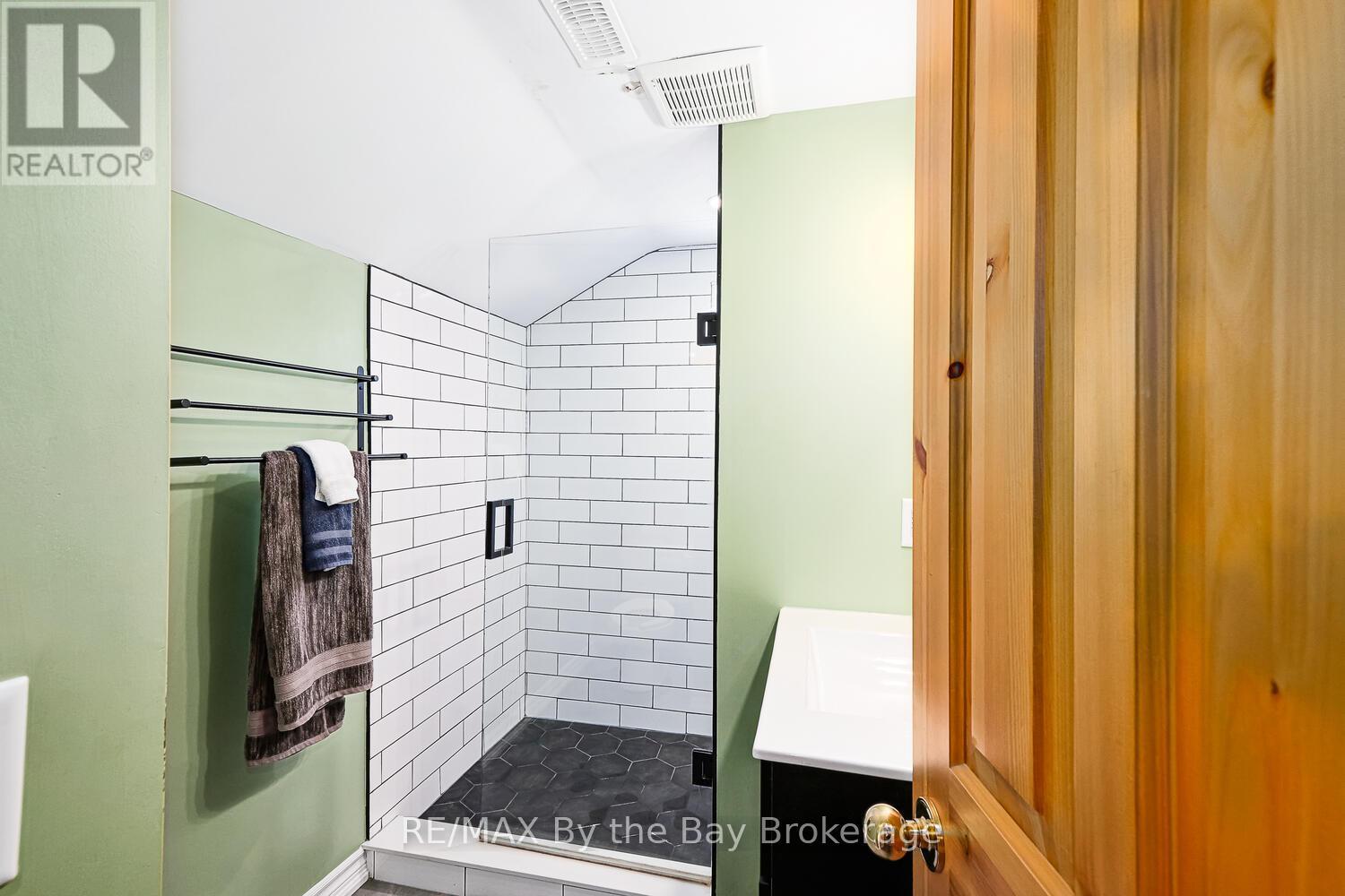 241 William Street, Clearview, Ontario  L0M 2T0 - Photo 21 - S11897642