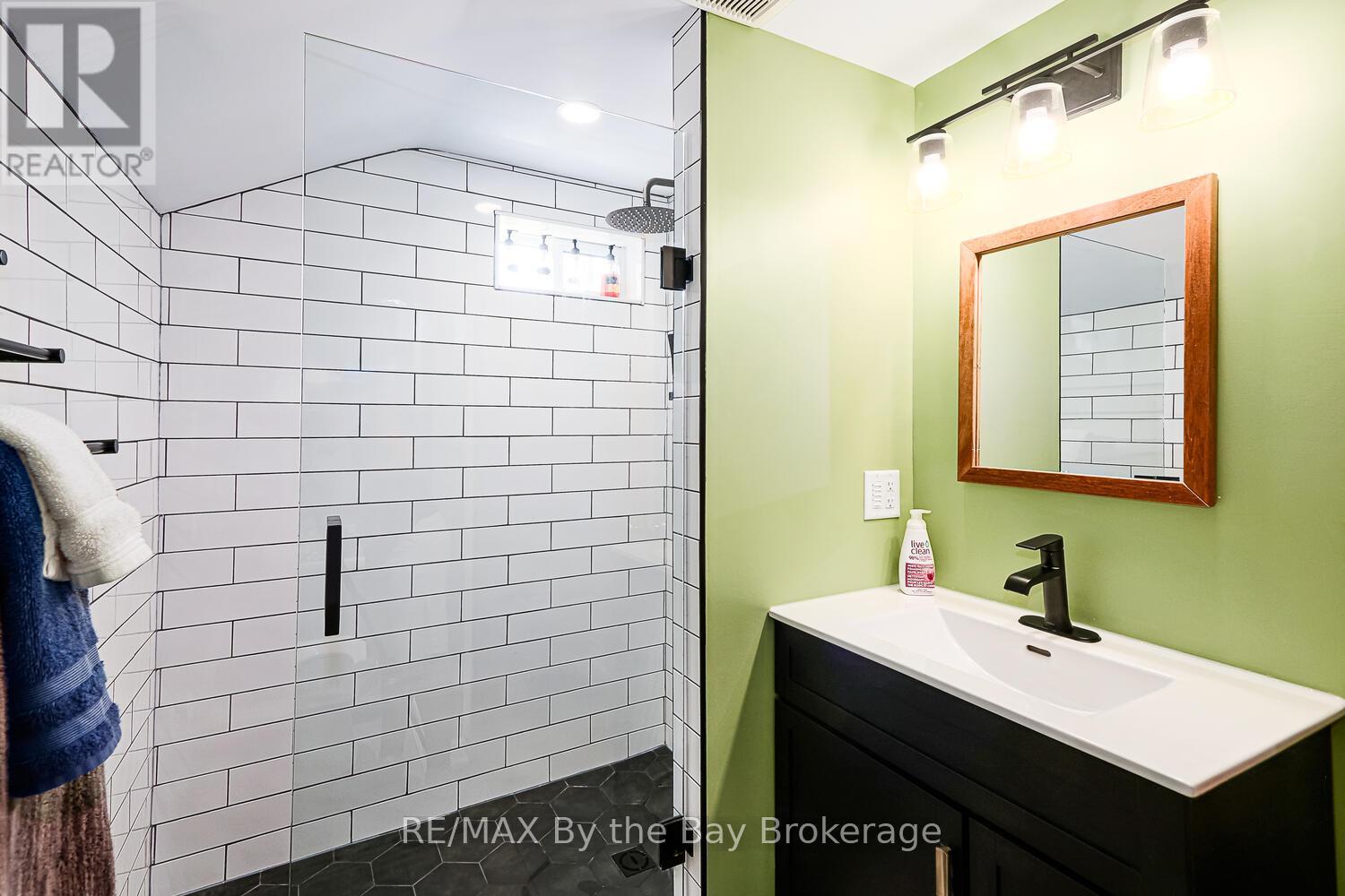 241 William Street, Clearview, Ontario  L0M 2T0 - Photo 22 - S11897642