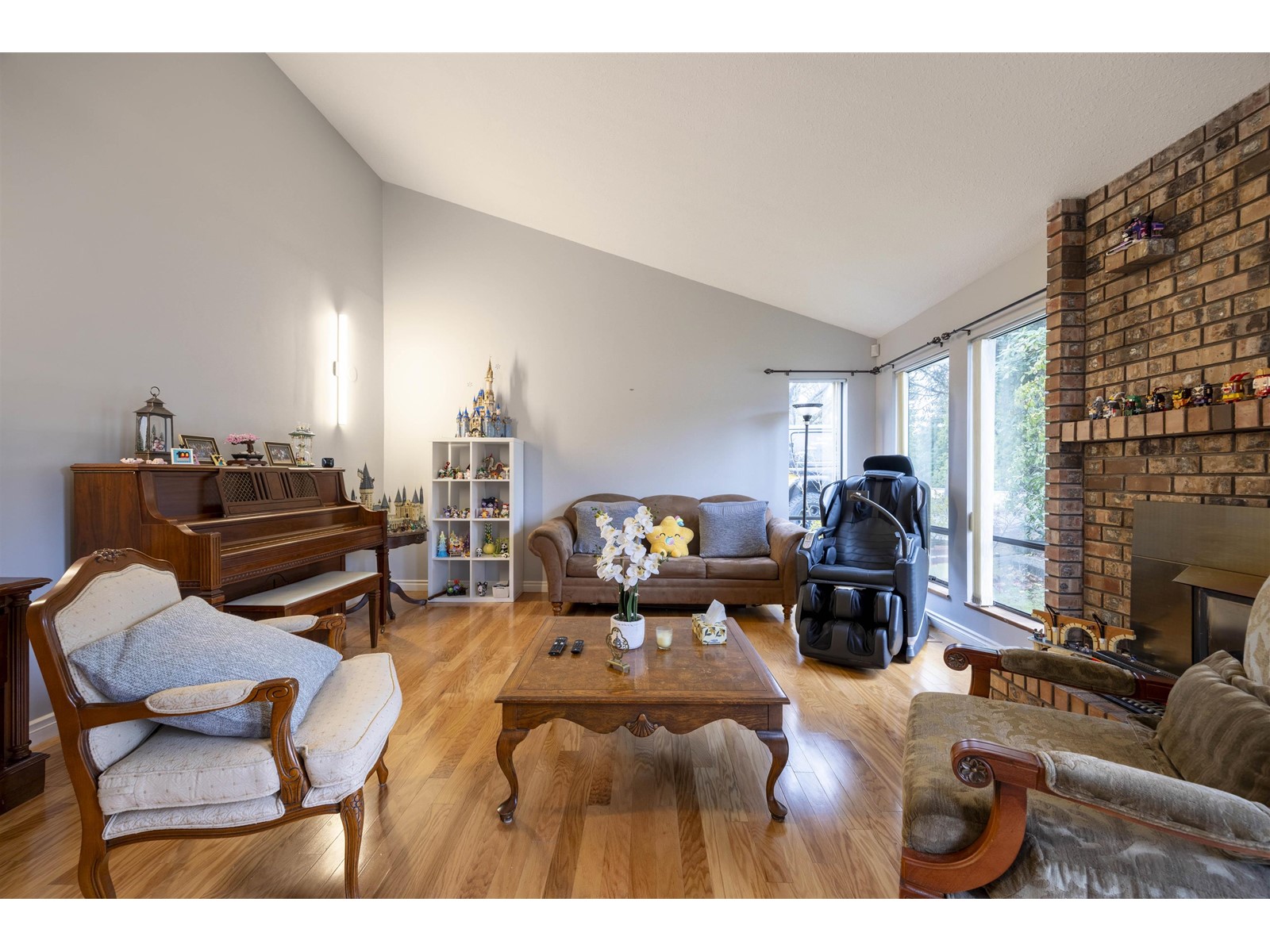 Property at 14948 20 AVENUE image 4