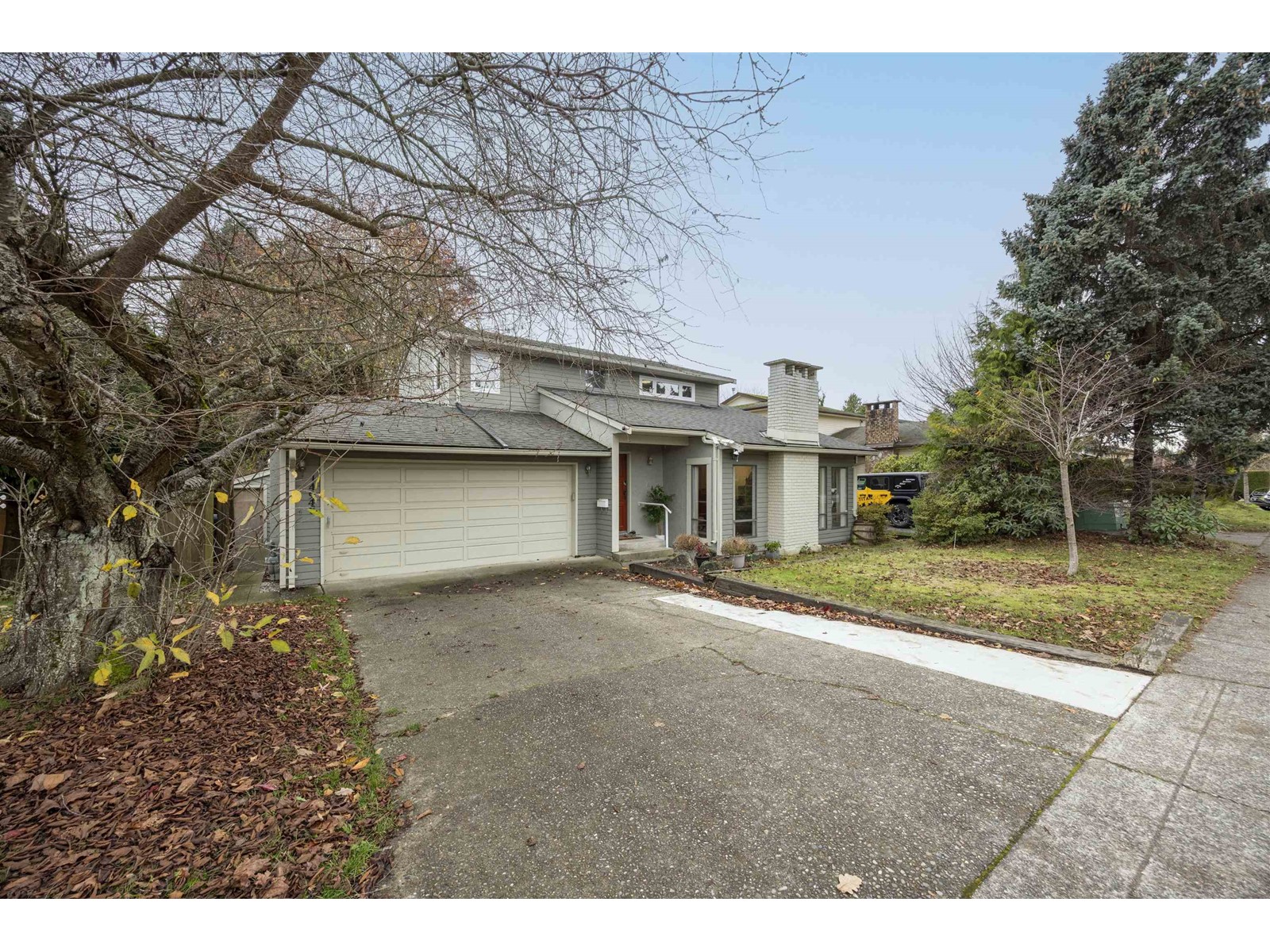 Property at 14948 20 AVENUE image 1
