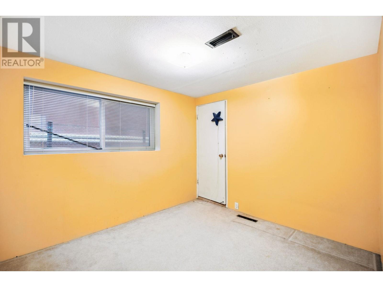 Listing Picture 21 of 27 : 3055 E 24TH AVENUE, Vancouver / 溫哥華 - 魯藝地產 Yvonne Lu Group - MLS Medallion Club Member