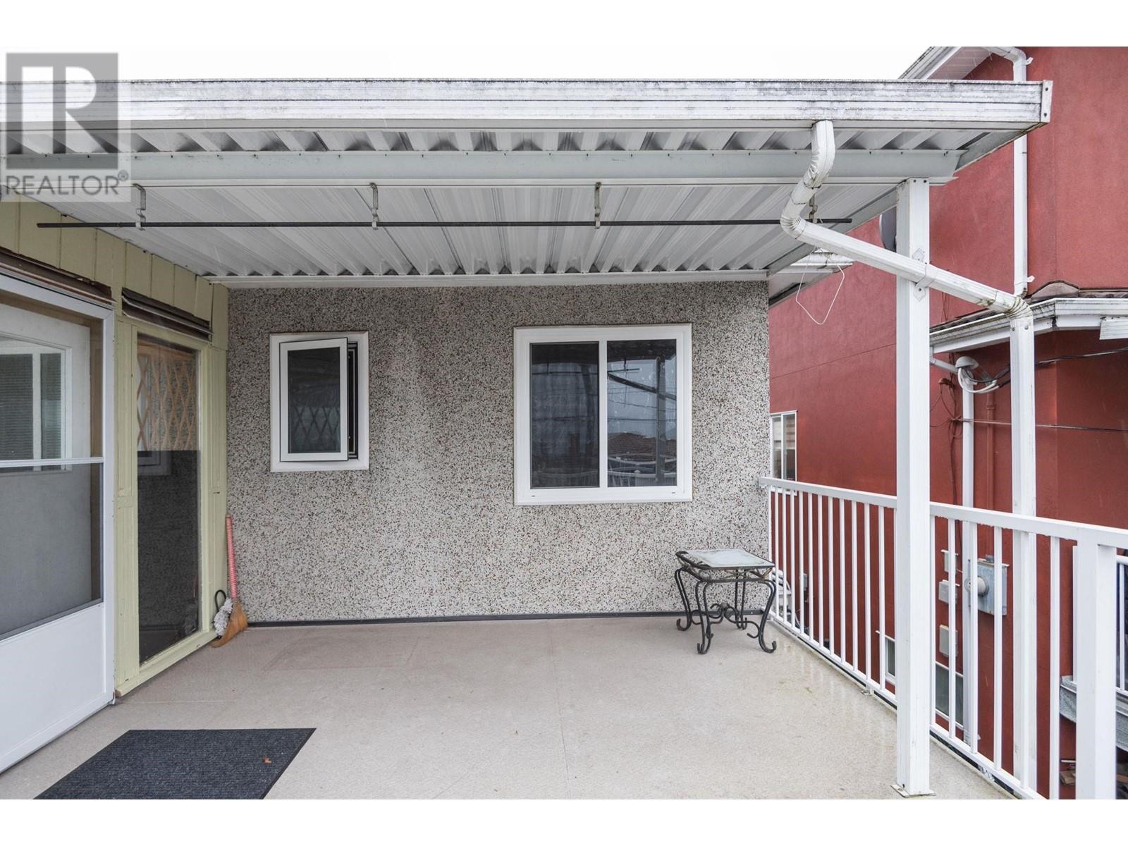 Listing Picture 14 of 27 : 3055 E 24TH AVENUE, Vancouver / 溫哥華 - 魯藝地產 Yvonne Lu Group - MLS Medallion Club Member