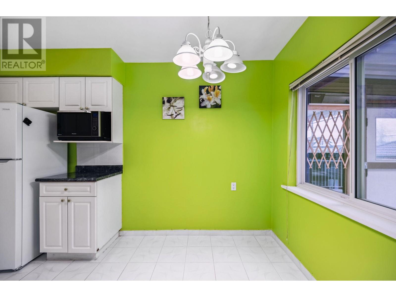 Listing Picture 9 of 27 : 3055 E 24TH AVENUE, Vancouver / 溫哥華 - 魯藝地產 Yvonne Lu Group - MLS Medallion Club Member