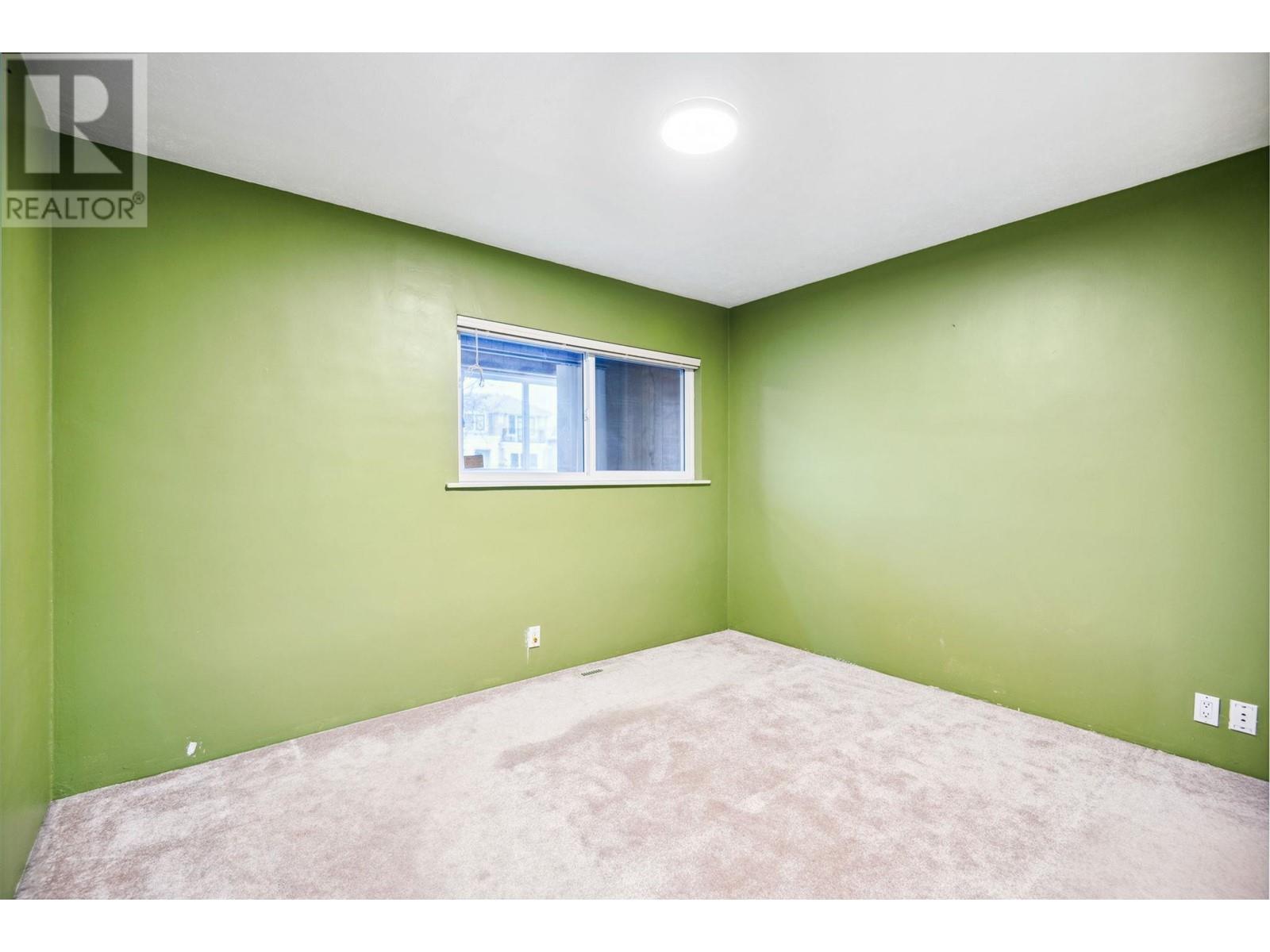 Listing Picture 10 of 27 : 3055 E 24TH AVENUE, Vancouver / 溫哥華 - 魯藝地產 Yvonne Lu Group - MLS Medallion Club Member