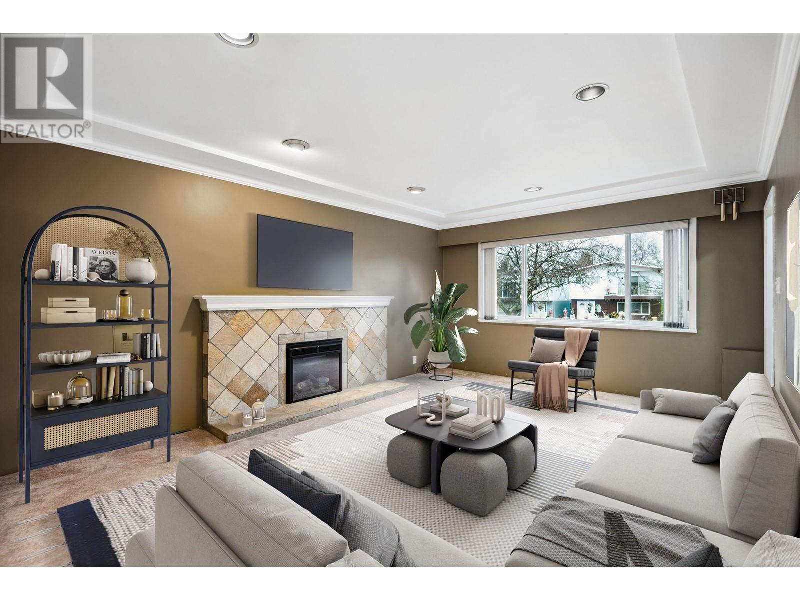 Listing Picture 2 of 27 : 3055 E 24TH AVENUE, Vancouver / 溫哥華 - 魯藝地產 Yvonne Lu Group - MLS Medallion Club Member