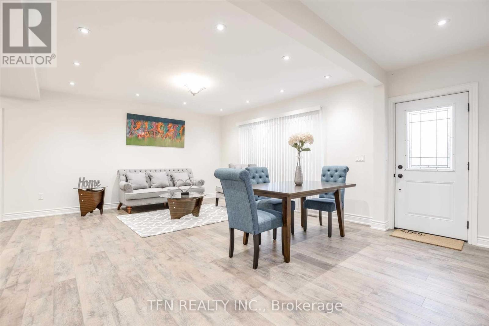 Property at 986 ROBINSON STREET image 3