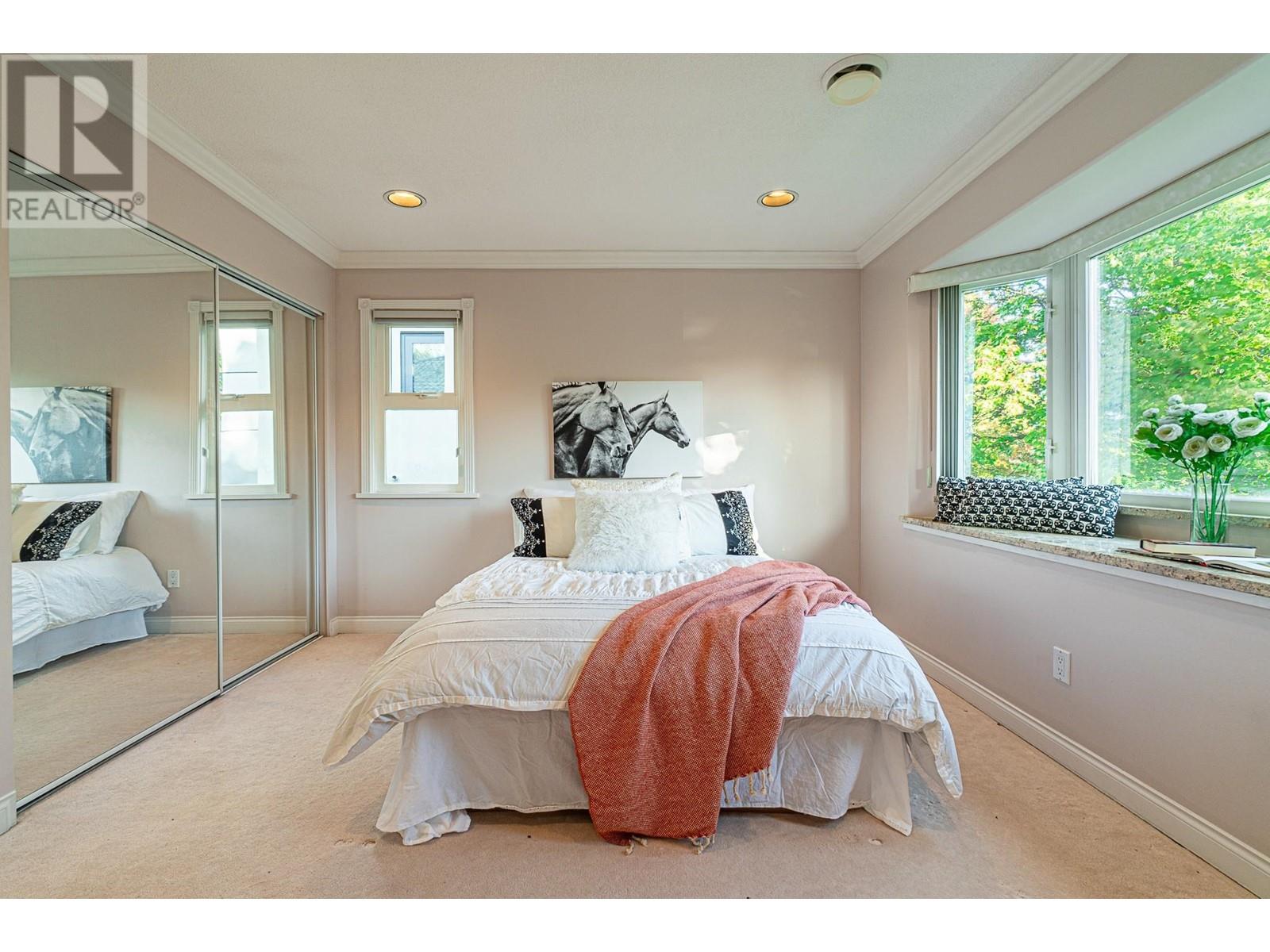 Listing Picture 19 of 28 : 4255 W 15TH AVENUE, Vancouver / 溫哥華 - 魯藝地產 Yvonne Lu Group - MLS Medallion Club Member