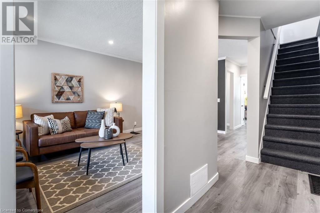 104 Edgemont Street N, Hamilton, Ontario  L8H 4C8 - Photo 5 - 40680920