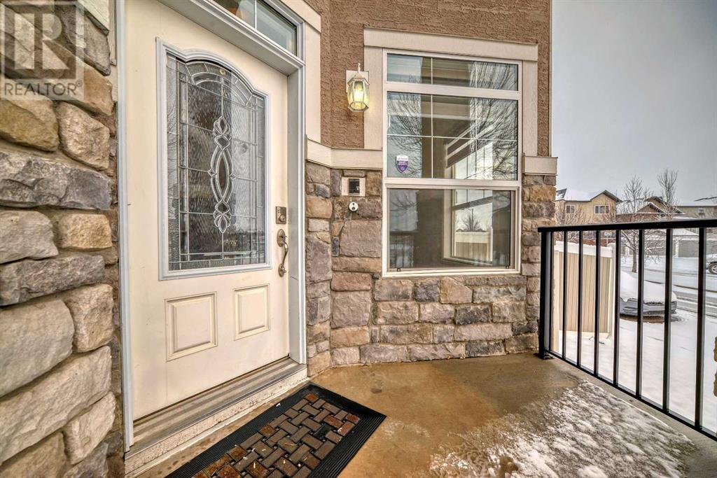 Property at 631 Taralake Way NE image 2