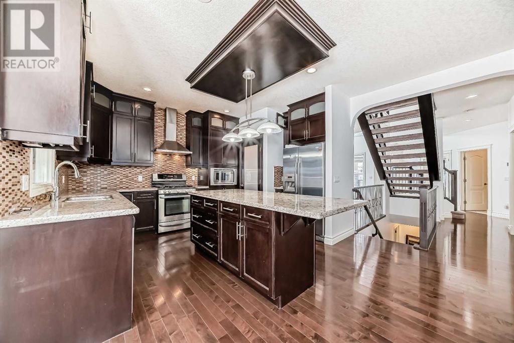 Property at 631 Taralake Way NE image 4
