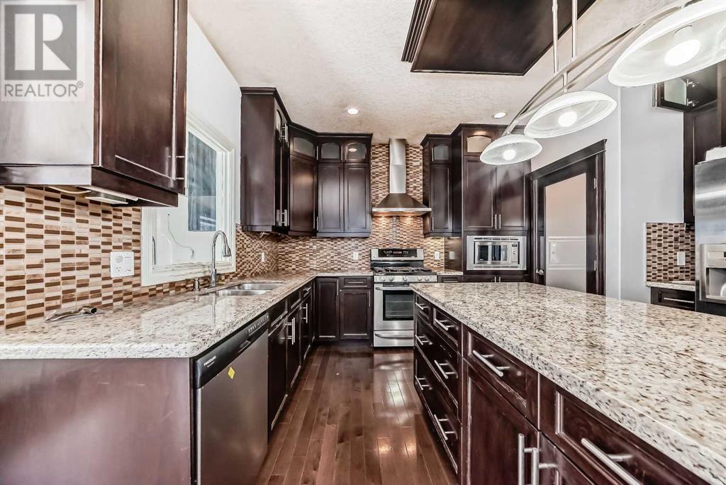 Property at 631 Taralake Way NE image 5