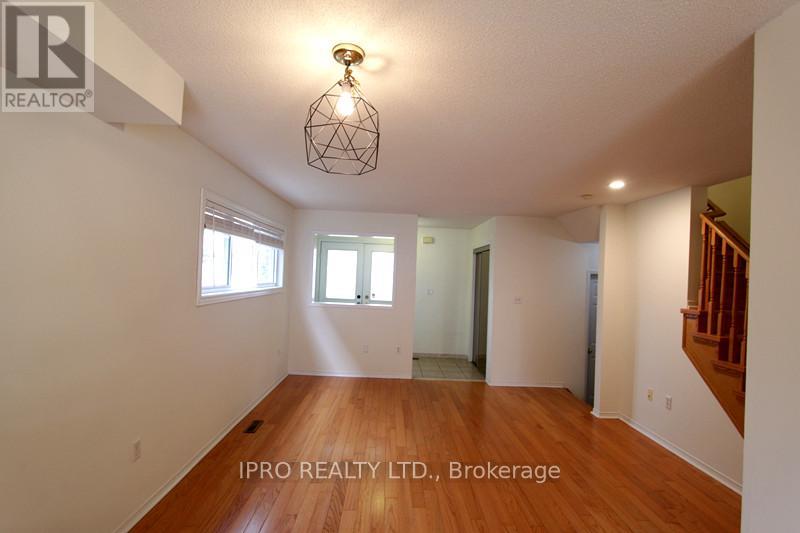 3384 Snowball Road, Mississauga, Ontario  L5N 7M6 - Photo 4 - W11897847