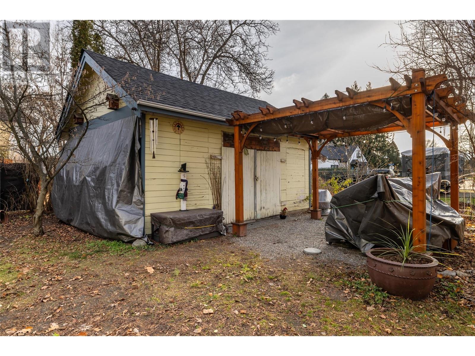 Property at 621 Elliot Avenue image 4