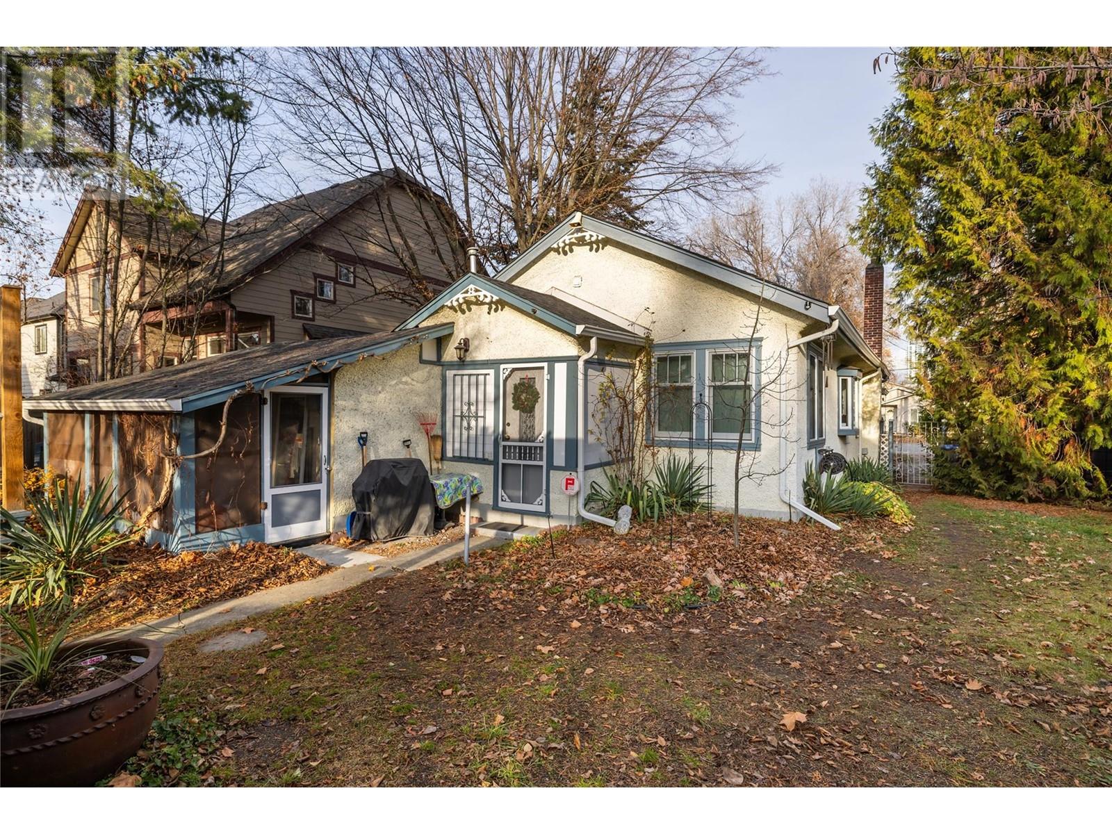 Property at 621 Elliot Avenue image 3