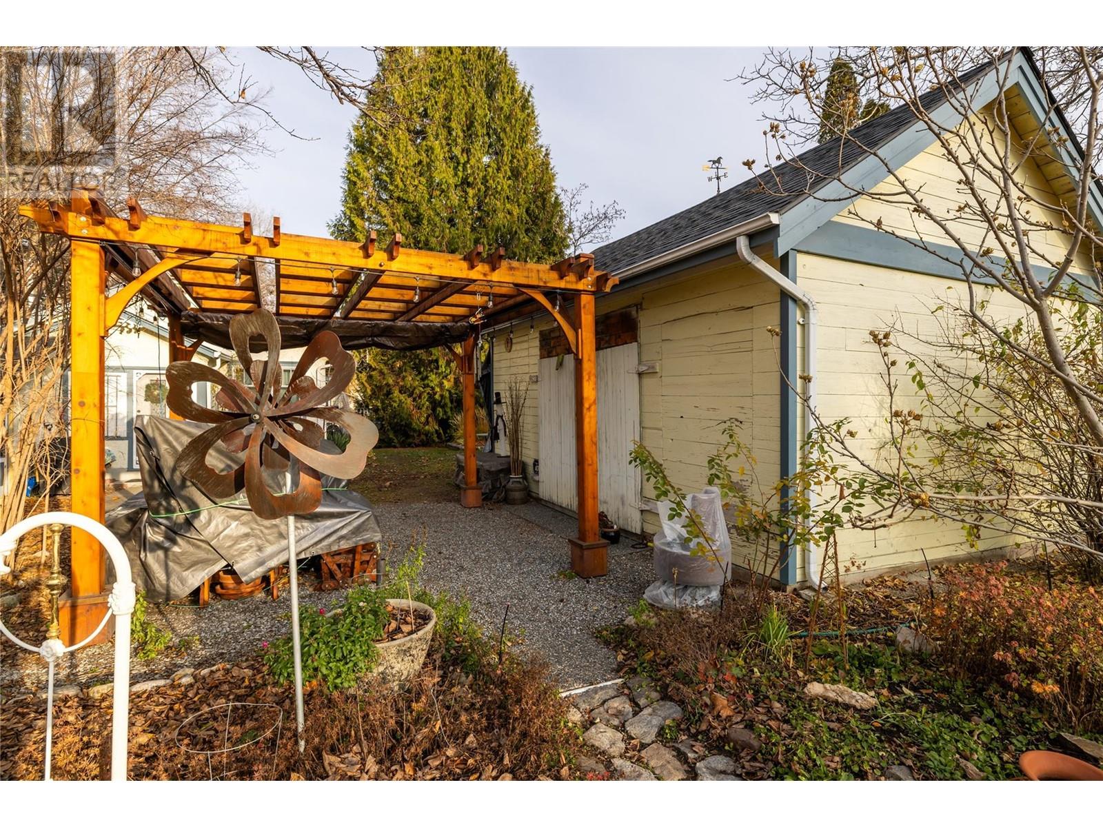 Property at 621 Elliot Avenue image 2