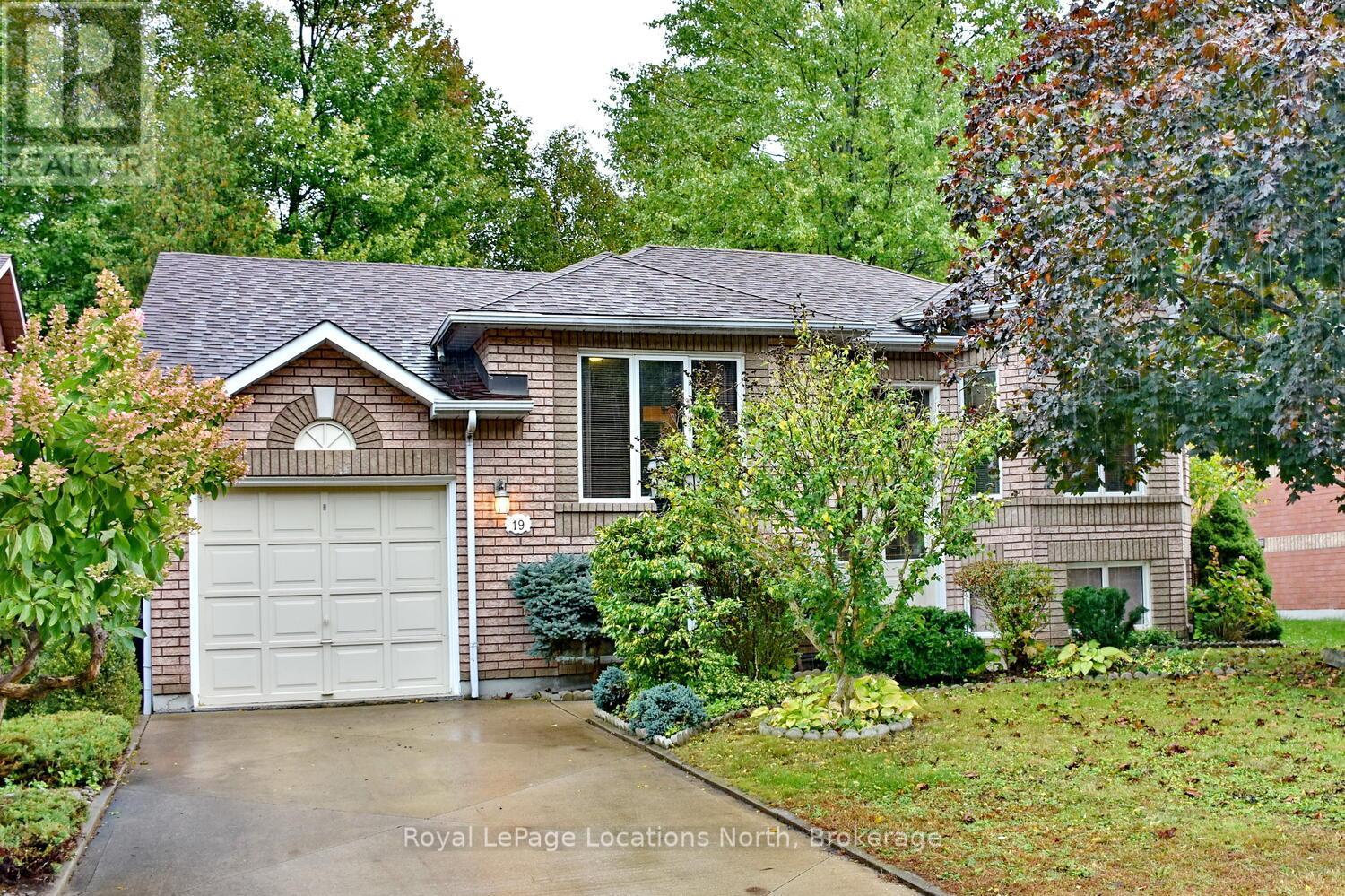 19 Brillinger Drive, Wasaga Beach, Ontario  L9Z 1L4 - Photo 1 - S11897875