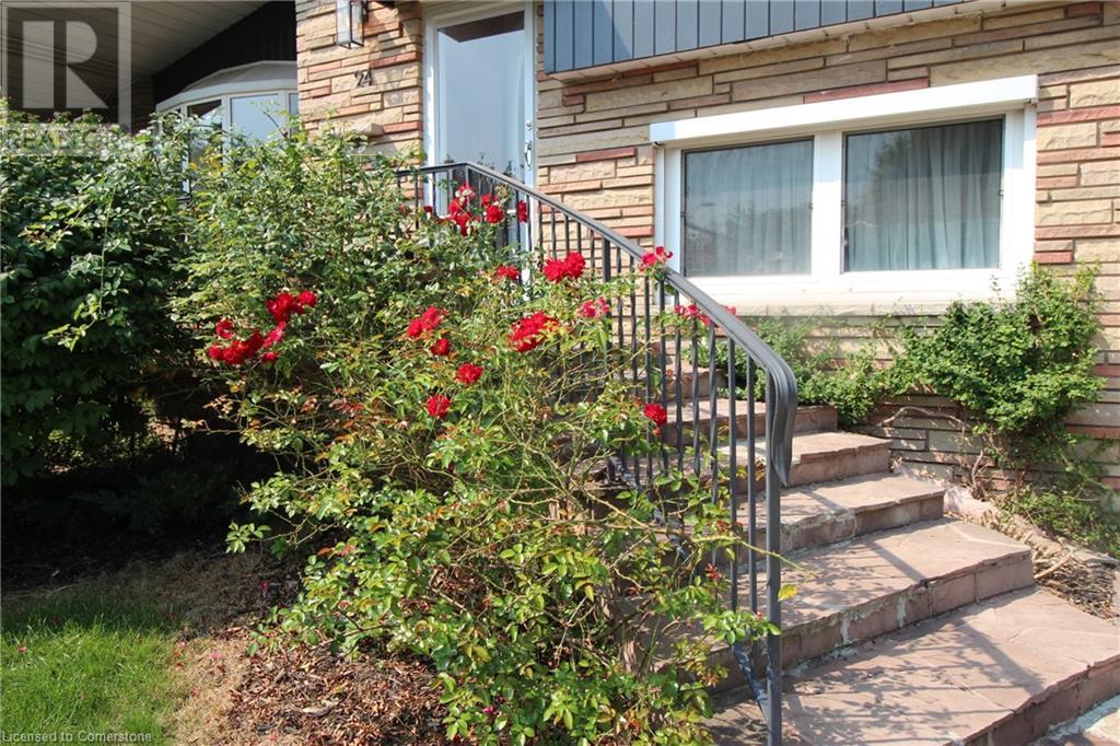 24 Leadale Place, Hamilton, Ontario  L9C 3W7 - Photo 2 - 40686062