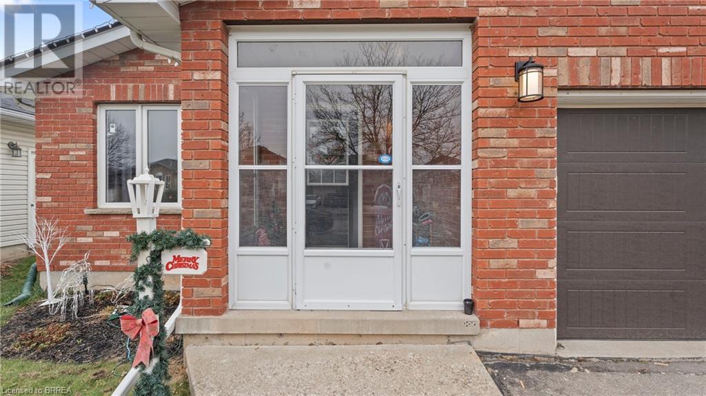 18 Shannon Street, Brantford, Ontario  N3T 6L1 - Photo 3 - 40685922