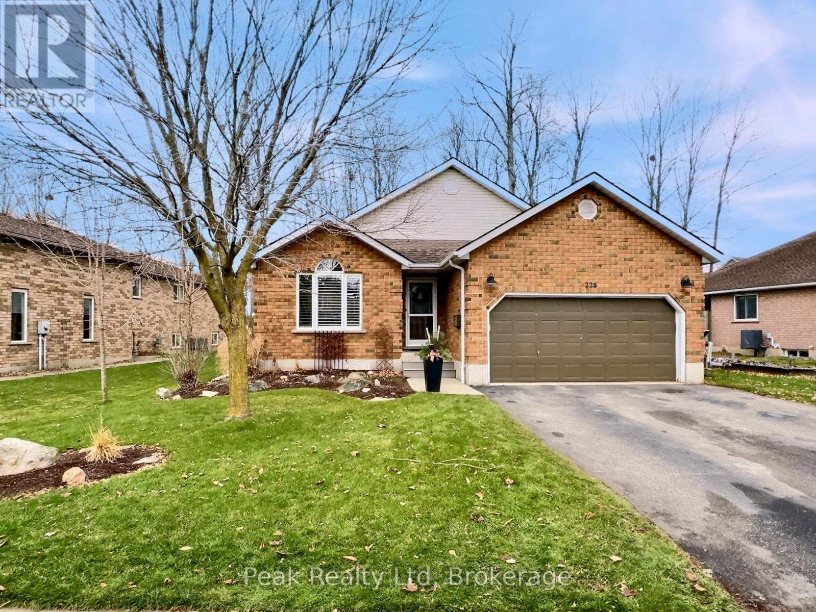 225 EBY CRESCENT, Wilmot, Ontario