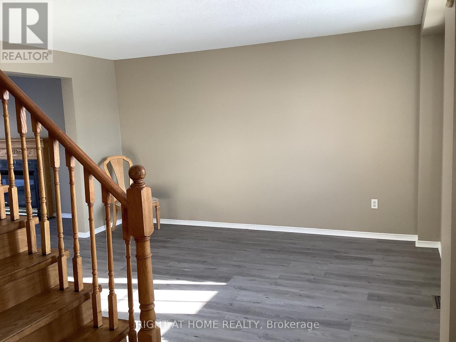 214 Dunsmore Lane, Barrie (Georgian Drive), Ontario  L4M 7A3 - Photo 4 - S11897928