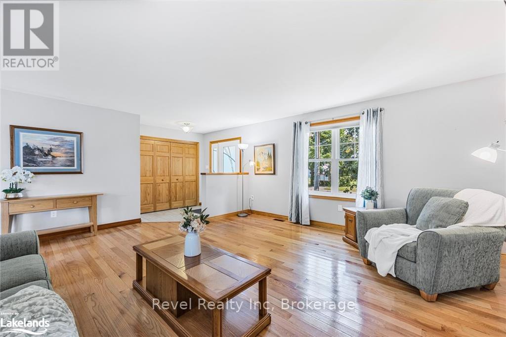 22 Anne Street, Penetanguishene, Ontario  L9M 1K4 - Photo 4 - S10435164