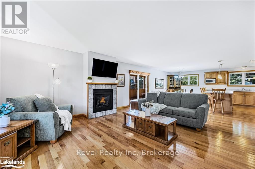 22 Anne Street, Penetanguishene, Ontario  L9M 1K4 - Photo 5 - S10435164