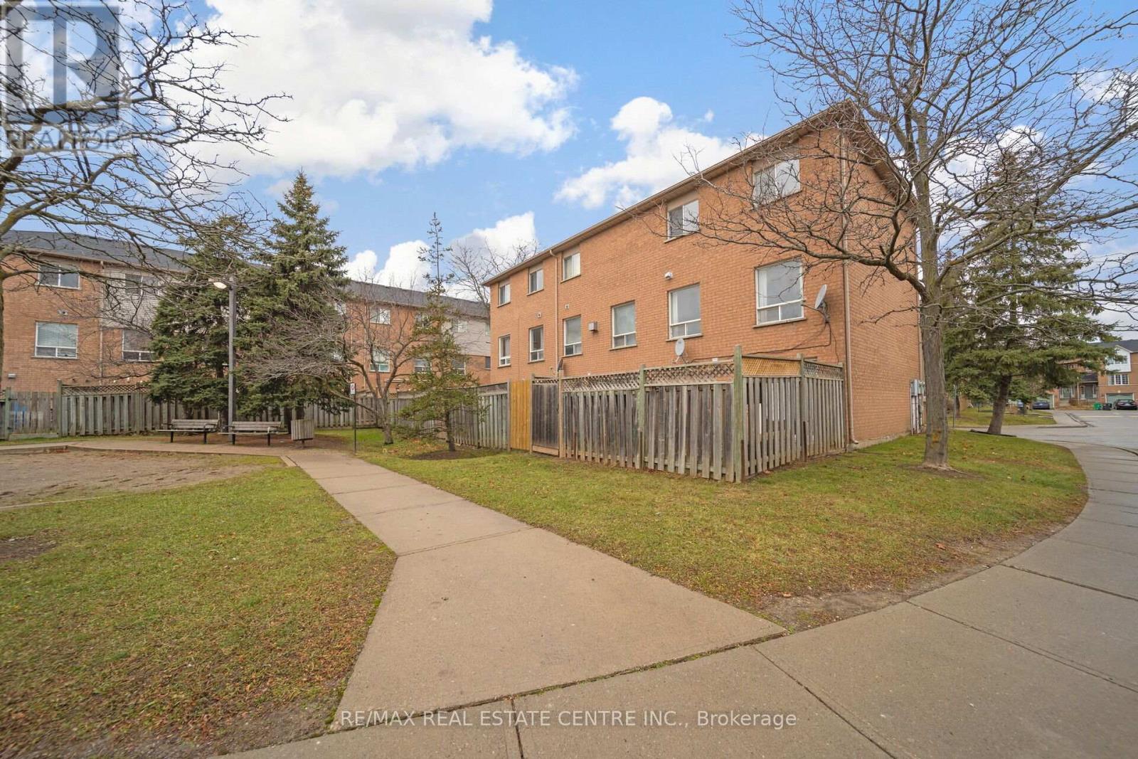 64 - 65 Brickyard Way, Brampton, Ontario  L6V 4M2 - Photo 37 - W11895312