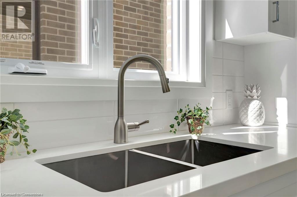 10 Blain Avenue, Cambridge, Ontario  N1R 1B6 - Photo 9 - 40686076