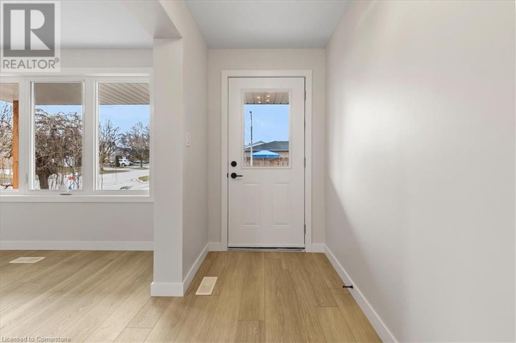 2 Pipers Green Court Unit# 1, Kitchener, Ontario  N2E 3C6 - Photo 3 - 40685521