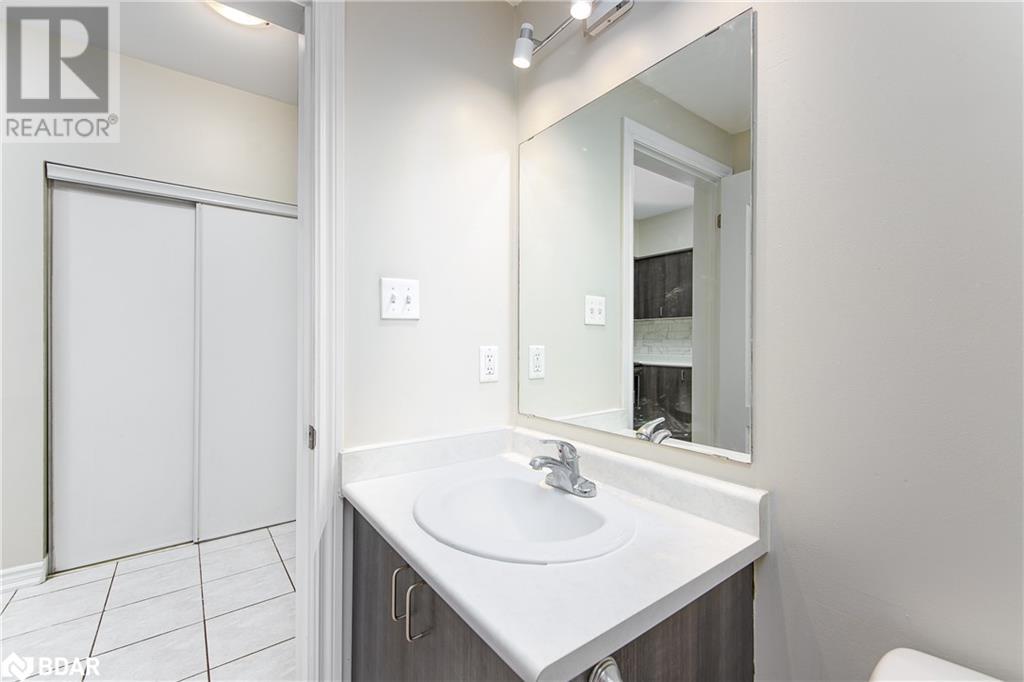 43 Ferndale Drive S Unit# 204, Barrie, Ontario  L4N 5W6 - Photo 13 - 40685969