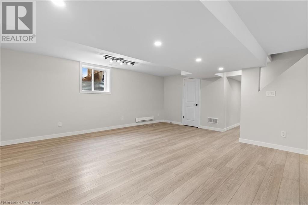 2 Pipers Green Court Unit# 2, Kitchener, Ontario  N2E 3C6 - Photo 11 - 40685527